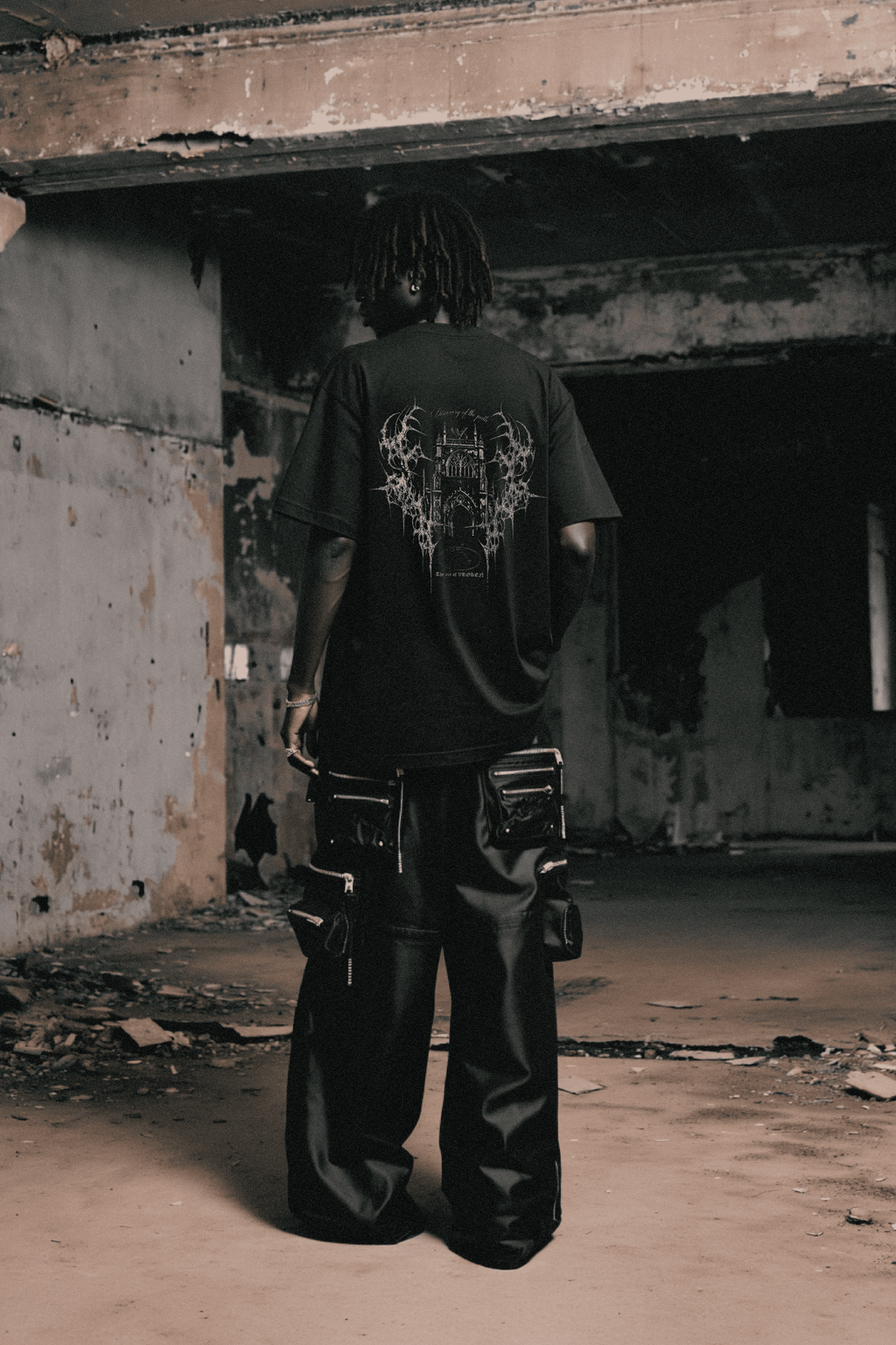 Discovery Vroken Blaack T-Shirt