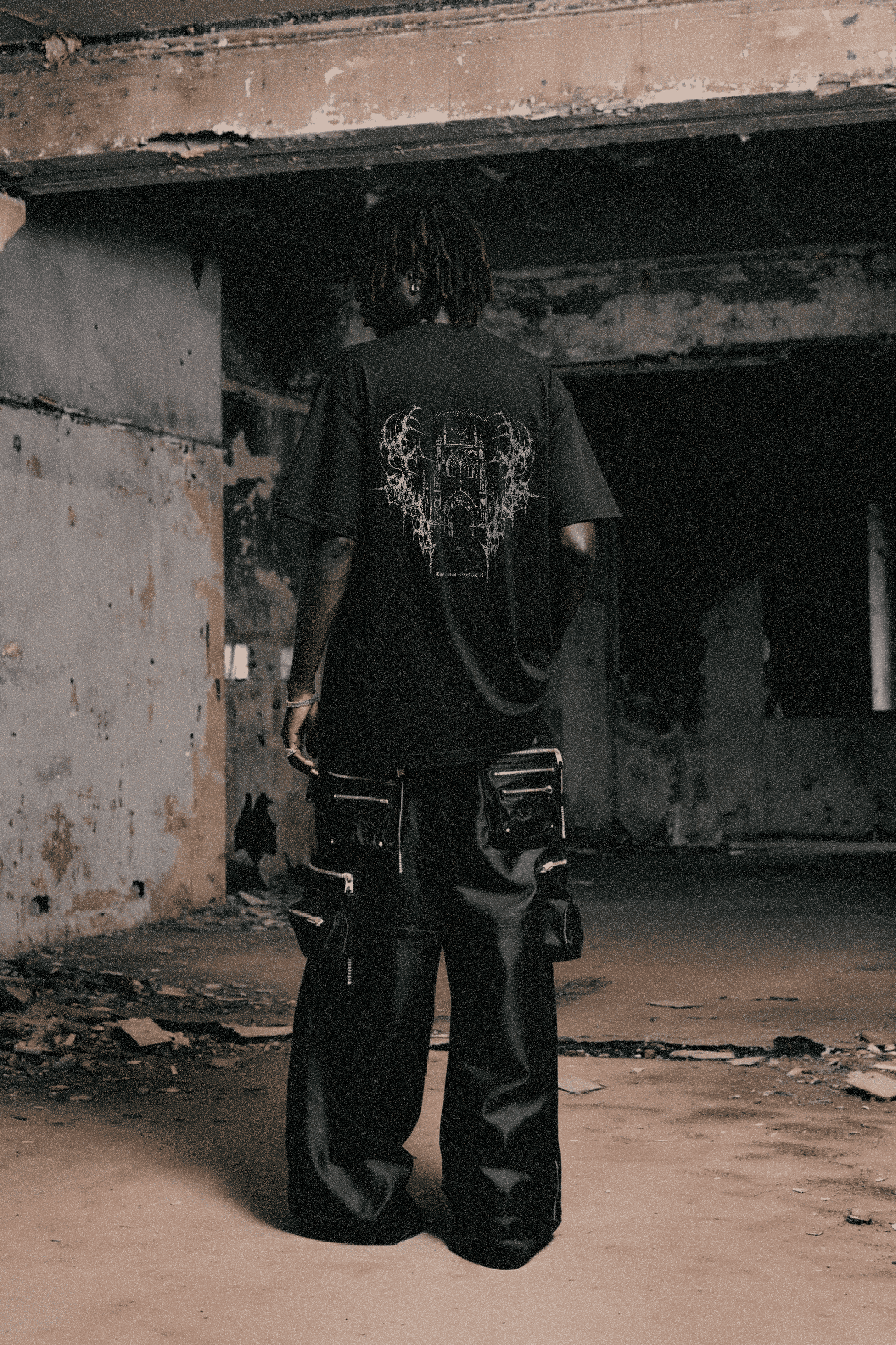 Discovery Vroken Blaack T-Shirt