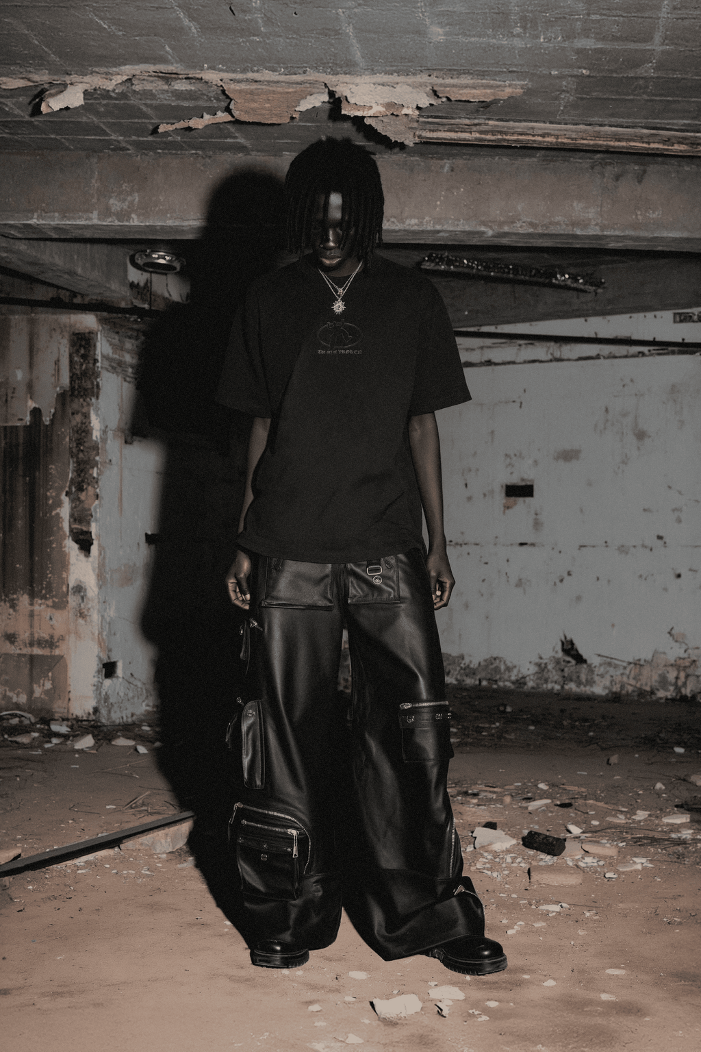 Discovery Vroken Blaack T-Shirt