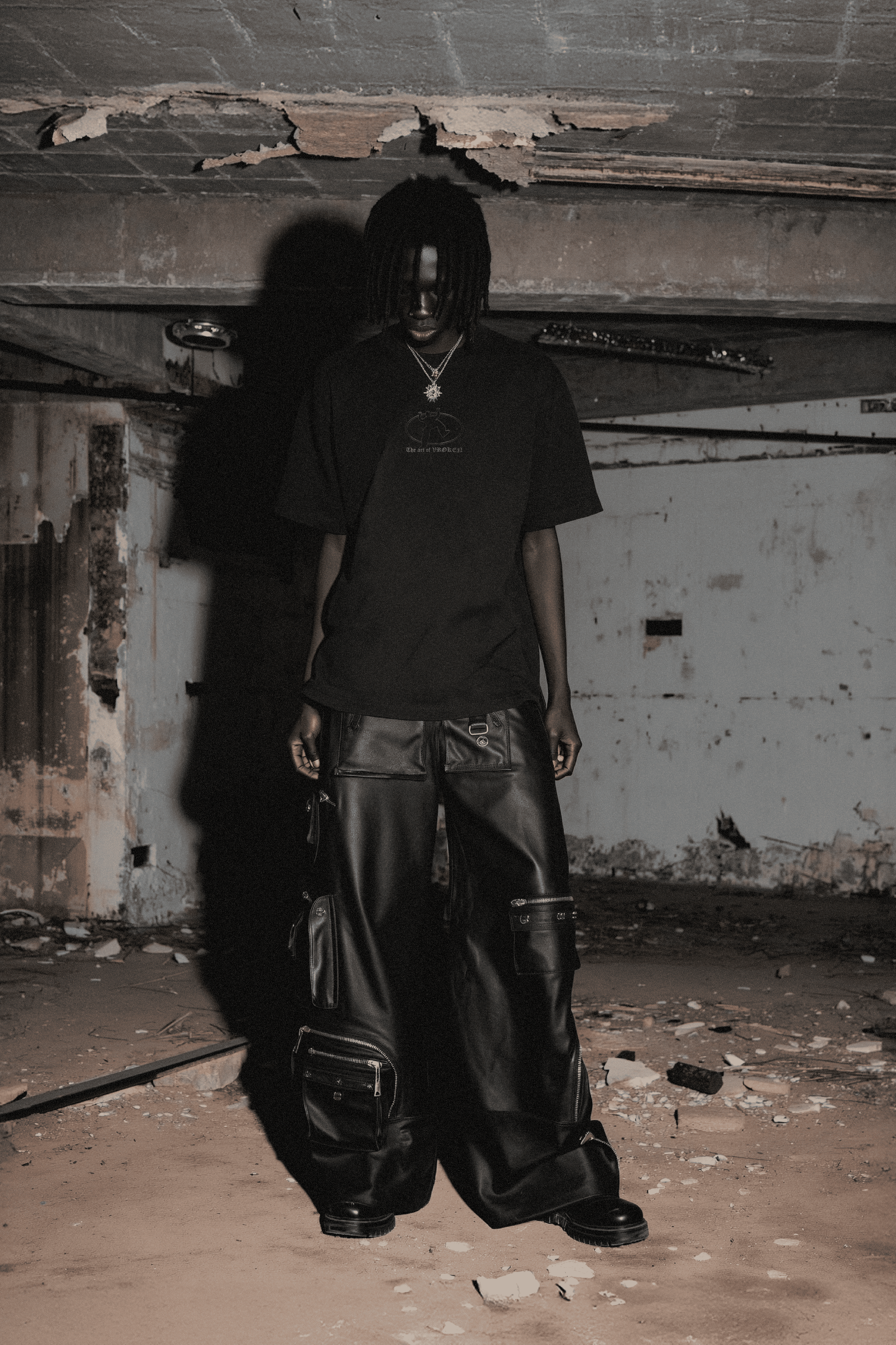 Discovery Vroken Blaack T-Shirt